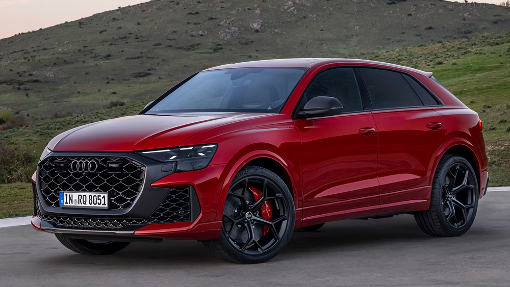 Audi RS Q8 2025: Yüksek Performanslı SUV’ların Yeni Kralı