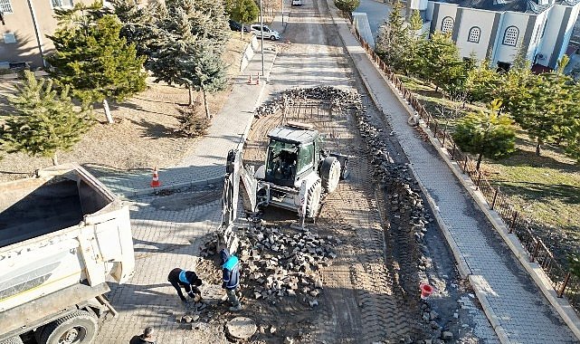 Bekdik Mahallesinde Yol Yenileme Çalışması