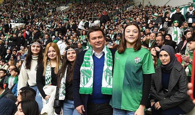 Başkan Aydın, Bursaspor’un maçını öğrencilerle birlikte izledi