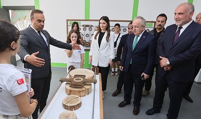 Canik’e Bir Ödülde Bakan Kacır’dan