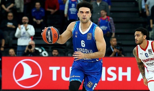 Anadolu Efes Spor Kulübü, Turkish Airlines EuroLeague’in 25. Yılına Özel 90’lar Nostalji Forması ile Parkeye Çıktı