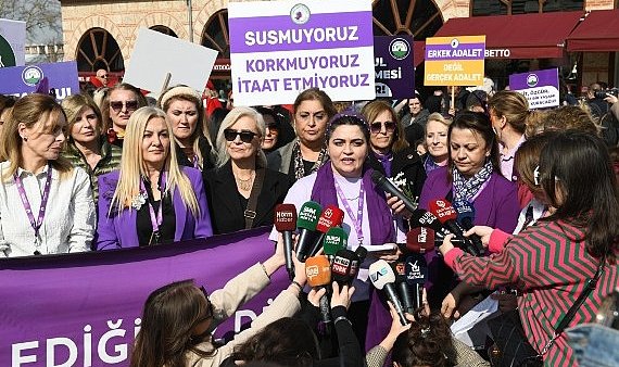 Bursalı kadınlardan 8 Mart yürüyüşü