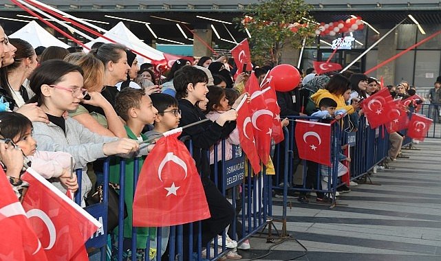 23 Nisan kutlamaları Ecem Boyacı konseri ile taçlandı