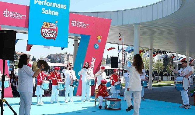 “Arı Maya” Kocaelili minikler için sahnede