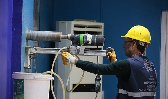 Aydın Büyükşehir Belediyesi ücretsiz testlerle Aydın’ın binalarını olası depremlere hazırlıyor