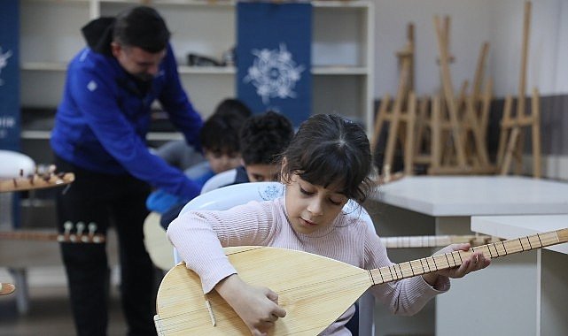 Başkan Çerçioğlu’nun Etkinlikleri ile Aydınlı Çocukları Türk Halk Müziğinin Eşsiz Notalarını Öğreniyor