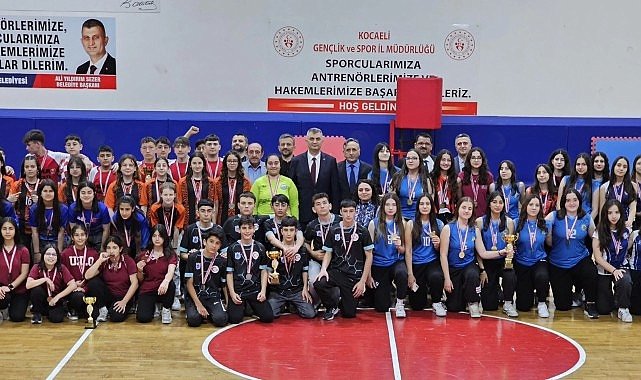 Gölcük’te okullar arası turnuvada dereceye girenler ödüllendirildi