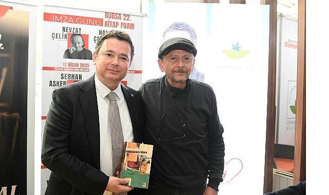 Şair ve yazar Nevzat Çelik okurlarıyla Osmangazi standında buluştu