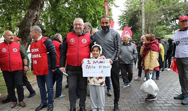 Başkan Zeyrek, 1 Mayıs’ta Emekçilerle Omuz Omuza Yürüdü