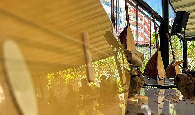 Bornova’da Çalgı Yapım Çalıştayı büyük ilgi gördü