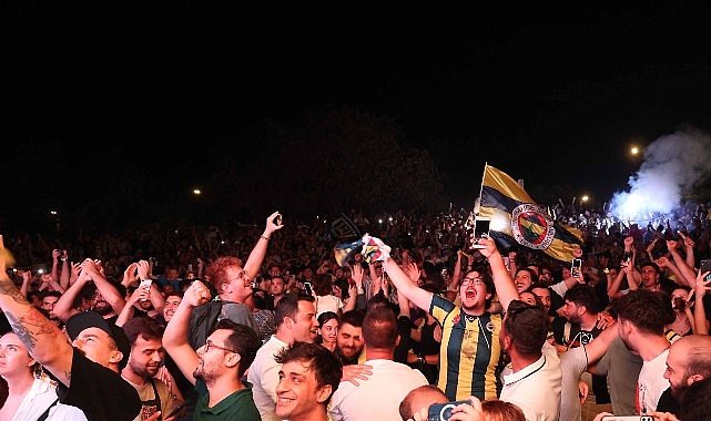 Büyükşehir Final Four heyecanını dev ekrana taşıdı