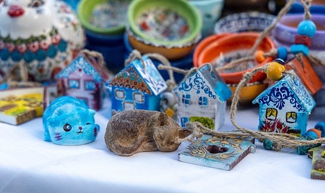 Karşıyaka’da El Emeği Gece Pazarı geri döndü