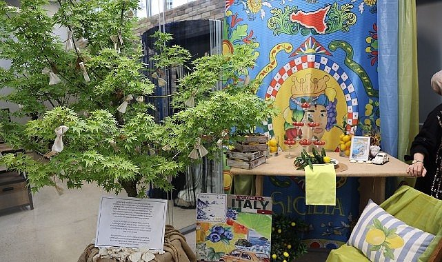 Moda Akademisi’nde “Vitrin Bir Sahne” sergisi açıldı