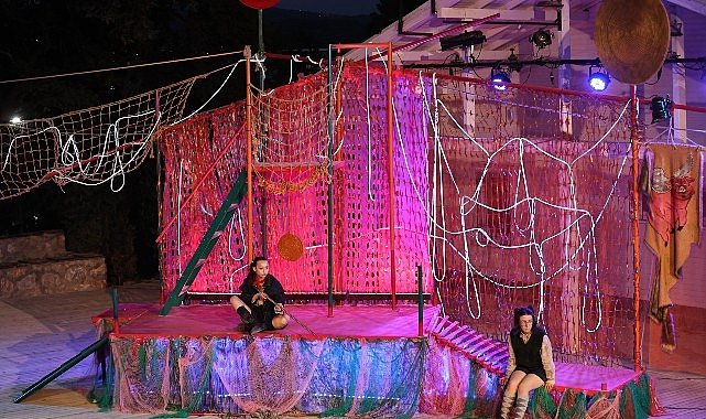 “Sineklerin Tanrısı” prömiyerini yaptı