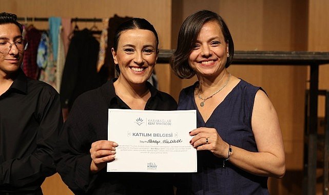 Alkışlar Karabağlar Kent Tiyatrosu Kursiyerlerine