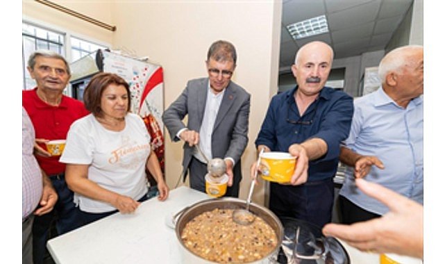 Başkan Tugay aşure bereketini paylaştı