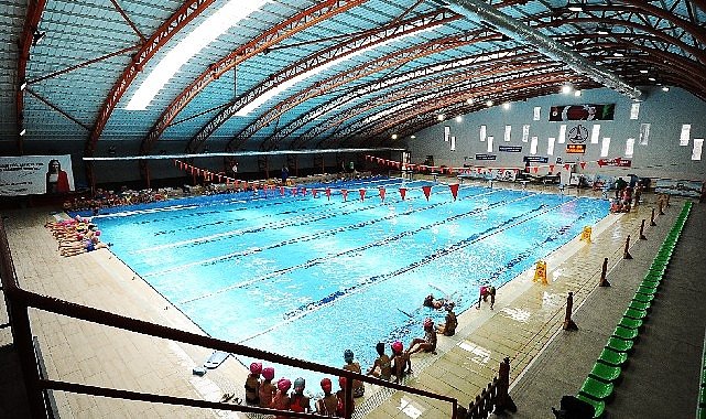 Karşıyaka Belediyesi Yüzme Havuzu’na modern dokunuş