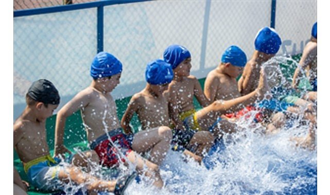Mahalleye havuz geldi, çocuklar bayram etti