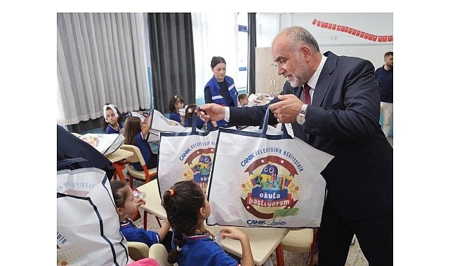 Canik Belediyesi’nden Çanta ve Kırtasiye Desteği
