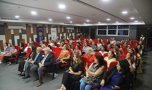 Ayvalık’ın, 15 Eylül kurtuluşunun 103’üncü yılı kente yakışır bir atmosferde kutlandı