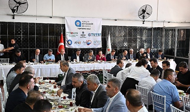 Başkan Vekili Özdemir Antalya Toptancı Hali’nde