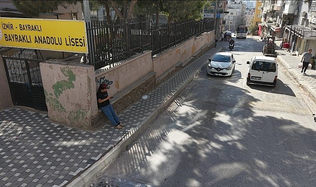 Bayraklı’da yol yenileme çalışmaları hız kesmiyor