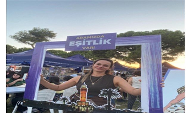 Çocuklar, gençler ve kadınlar İEF’nin tadını çıkarıyor