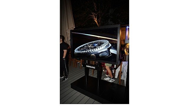 “Galaxy Watch8 ile koşuyoruzZz” etkinliği için yüzlerce genç pijamalarıyla koştu