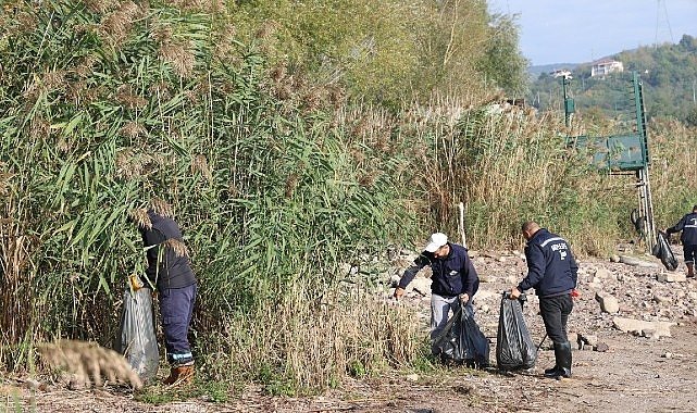 Eşme Sahili’nde Temizlik Seferberliği
