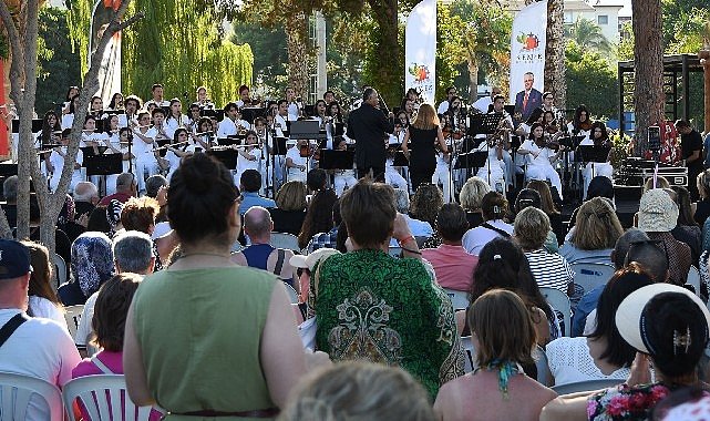 Kemer’de sokak hayvanları yararına üçüncü konser