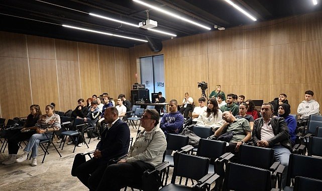 Kutlu’dan Tepük oyunu, Arpacı’dan Momo öyküsü