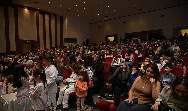 “Sevimli Kahramanlar Yarışıyor” Tiyatrosu Miniklerle Buluştu