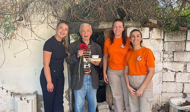 Yaşlılar Haftası’nda Güzelbahçeli gençlerden anlamlı ziyaretler