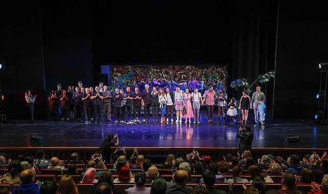 Bakırköy Belediye Tiyatroları’nın Oyunlarında Koltuk Gençlerin