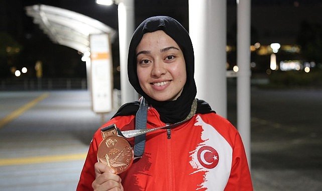 Esma Gökülü, İşitme Engelliler Olimpiyatlarında Bronz Madalya Alarak Ülkemizin Gururu Oldu