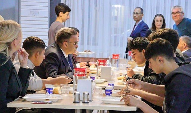 İzmir İl Millî Eğitim Müdürü Dr. Ömer Yahşi, Şehit Prof. Dr. İlhan Varank Anadolu İmam Hatip Lisesi Pansiyonunu Ziyaret Etti