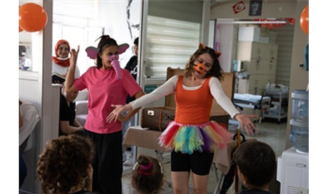 İzmir Şehir Tiyatroları’nın “Sanat İyileştirir” projesi sürüyor