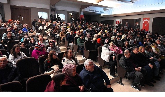 “Deliler Koğuşu” Keçiören’de İzleyicinin Yüreğine Dokundu