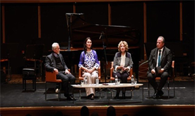 Dünya Türk Dili Ailesi Günü İzmir’de ilk kez düzenlendi