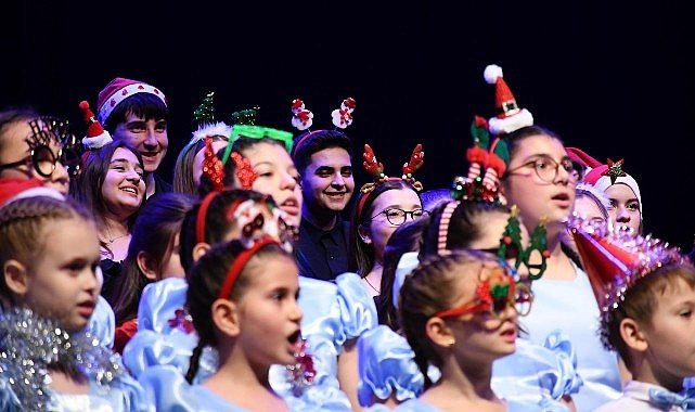 Lüleburgaz Belediyesi korolarından yeni yıl konseri