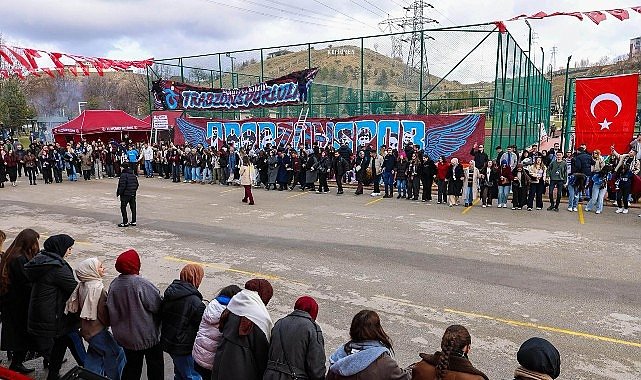 Üniversiteli Trabzonsporlulardan Keçiören’de Coşkulu Horon Festivali