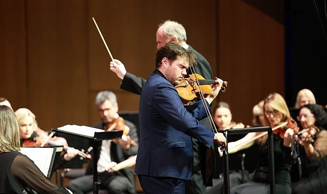 İngiliz viyola virtüözü Timothy Ridout   İDSO sahnesinde!