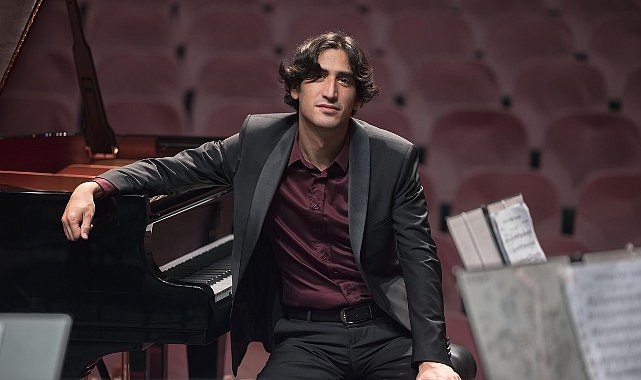 Şef Giuseppe Mengoli ve piyanist Cem Babacan  İstanbul Devlet Senfoni Orkestrası sahnesinde buluşuyor