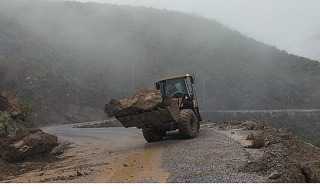 Büyükşehir ekiplerinin Alanya yollarında kış mesaisi sürüyor
