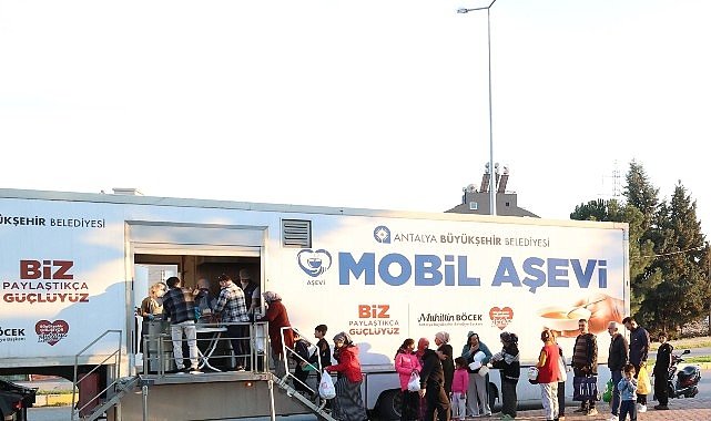 Büyükşehir’in geleneksel iftar ikramı sürüyor