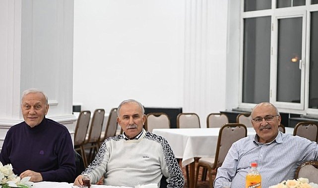 Eski Başkanlar İftar Sofrasında Bir Araya Geldi