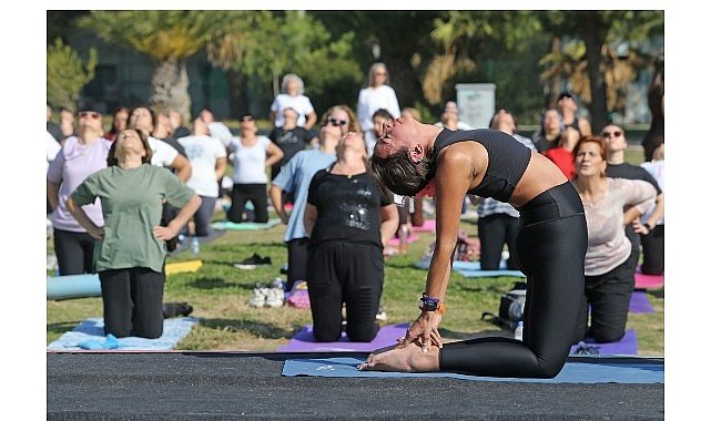 Karşıyaka Belediyesi’nden 14 Şubat’a özel yoga etkinliği