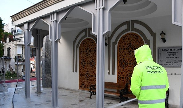 Narlıdere Belediyesi’nden Camilerde Temizlik Çalışması