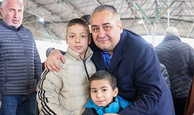 Ufuktepe Semt Pazarı’nda Başkan Özarslan’a Sevgi Seli