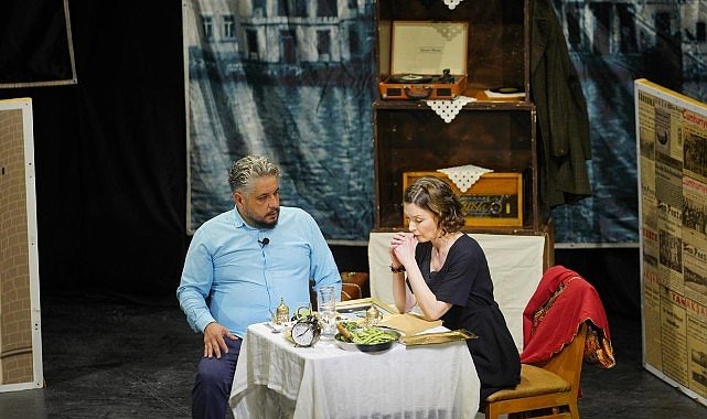 Ayvalık’ta Duygu Dolu Tiyatro Akşamı